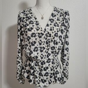 Cabi Leopard print wrap style roushing on sleeve top size small